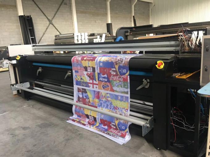 La stampatrice doppia della bandiera di colore di CMYK/dirige verso la stampatrice del tessuto con tre Epson 4720 teste di stampa 2