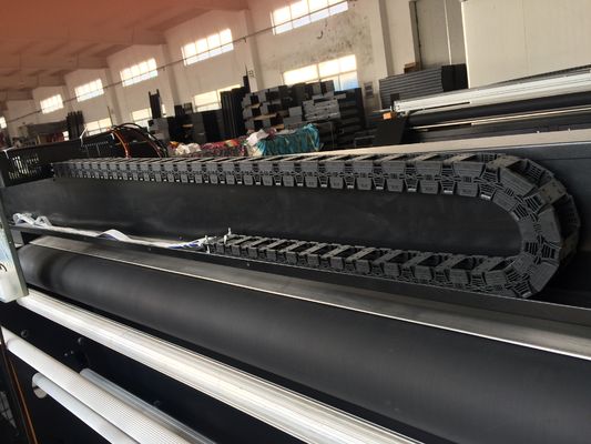 Tracciatore del tessuto di ampio formato con il radiatore per la fabbricazione all'aperto della bandiera dello specchio