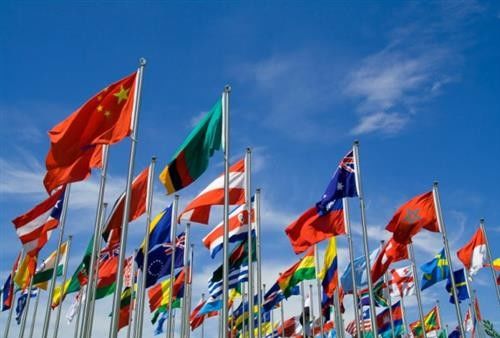 Filo di ordito che tricotta il materiale 100% del poliestere del tessuto stampato abitudine per la copertura della Tabella