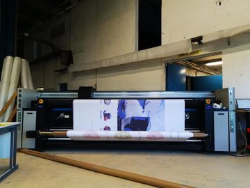 Larghezza di stampa massima accurata della stampatrice del tessuto di Digital 2300mm con funzionamento senza sosta