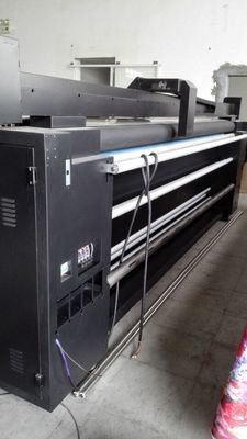 Rotolo per rotolare la macchina della stampante del tessuto dell'insegna della bandiera di spiaggia del tracciatore del tessuto